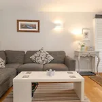 T'whit T'woo ويندرمير