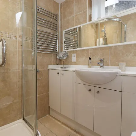 T'whit T'woo 温德米尔