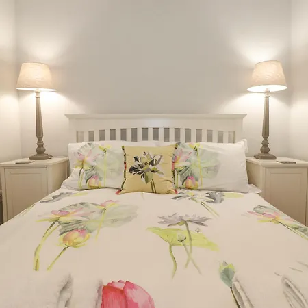 T'whit T'woo 温德米尔